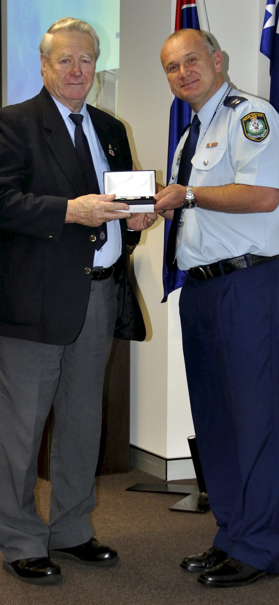 Gordon WEAVER accepting his Medal.