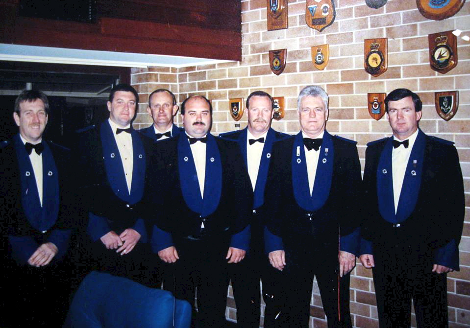 L-R: Glenn Taylor, Pat Gleeson, Paul Nolan, Doug Williams, Tony Hetherington, Wayne 'Bomber' Hore, Geoff Leonard. About 1995