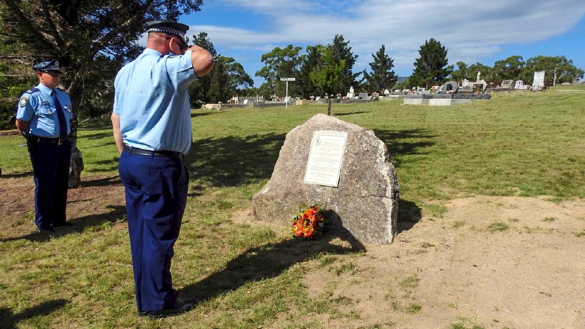 Memorial service: Oxley Acting Superintendent Jeff Budd lays a wreath at the unveiling of the plaque at the Bendemeer cemetery. Photos: Breanna Chillingworth<br /> Memorial unveiled: Oxley Acting Superintendent Jeff Budd with Sergeant Josh McKenzie in Bendemeer.<br />