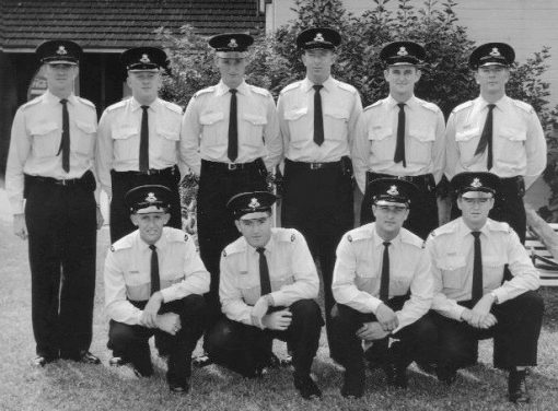 Class 086 - Redfern Police Academy - Secondary Training. Here is a photo from <strong>1962</strong>, us poor lot going to Redfern Police Academy after probation finished.<br /> Names I can remember, John <strong>McInerney </strong># 9937, <a href="https://www.australianpolice.com.au/warren-john-mckinnon/" target="_blank" rel="noopener noreferrer">Warren <strong>McKINNON</strong></a> # 9971, Ron <strong>Bloxham</strong> # 9894, <a href="https://www.australianpolice.com.au/warwick-edmund-tom-hensley/" target="_blank" rel="noopener noreferrer">Warwick <strong>Hensley </strong></a># 9963, E.B. Russell <strong>Cox # 9927</strong>, Cec <strong>Shears </strong># 9876, <strong>Kneeling down</strong> are <a href="https://www.australianpolice.com.au/anthony-john-lannan/" target="_blank" rel="noopener noreferrer">Tony <strong>Lannan </strong></a># 9896, Floyd <strong>Ballard </strong># 9912, Kevin <strong>Wales </strong># 9910, R. <strong>Northcott</strong> # 9948.<br /> First class to get the 'new' summer uniform.