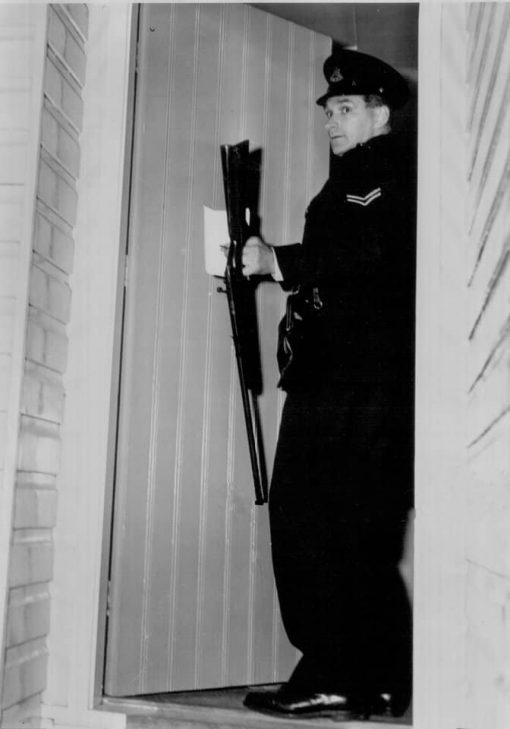 SenCon WARK carried out a rifle and women's handbag from a house - 1965