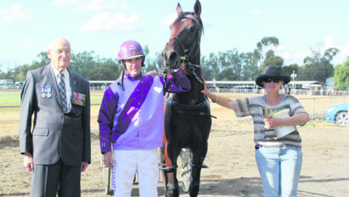 Forbes RSL sub-branch representative Harry Coggan with winning driver/trainer Mark Hewitt, Diggers Cup winner Bronze Sign and Sue Nicholls. 