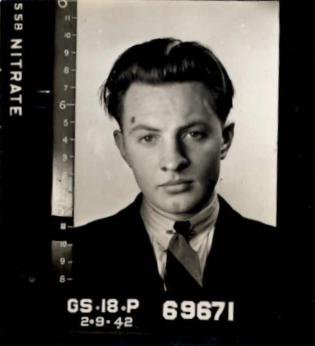 Walter Keith TUCHIN - Enlistment photo - 2 September 1942