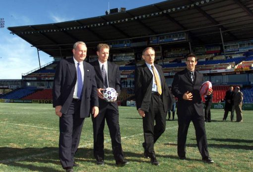 With Mr Face (L) with Matt Bingley, former Premier Bob Carr and Andrew Johns at Energy Australia Stadium in June 2002. Picture by Darren Pateman.